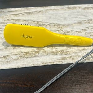 The Brush Crush Heated Straightening Brush Drybar